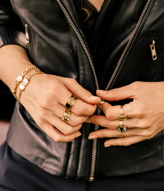 Astride Ring