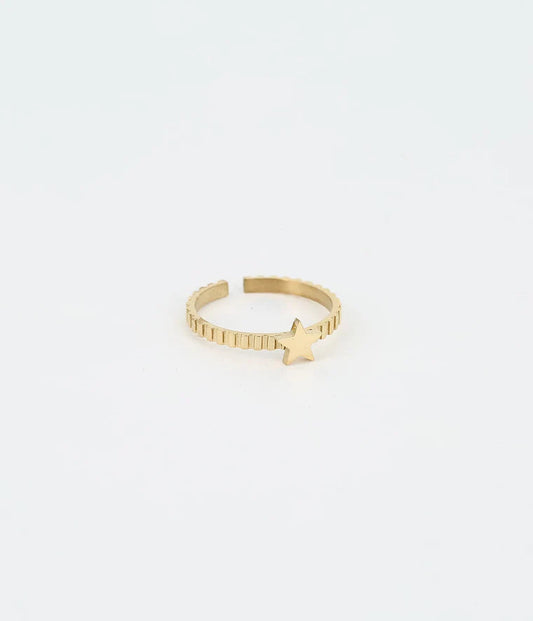 Petite Étoile Ring