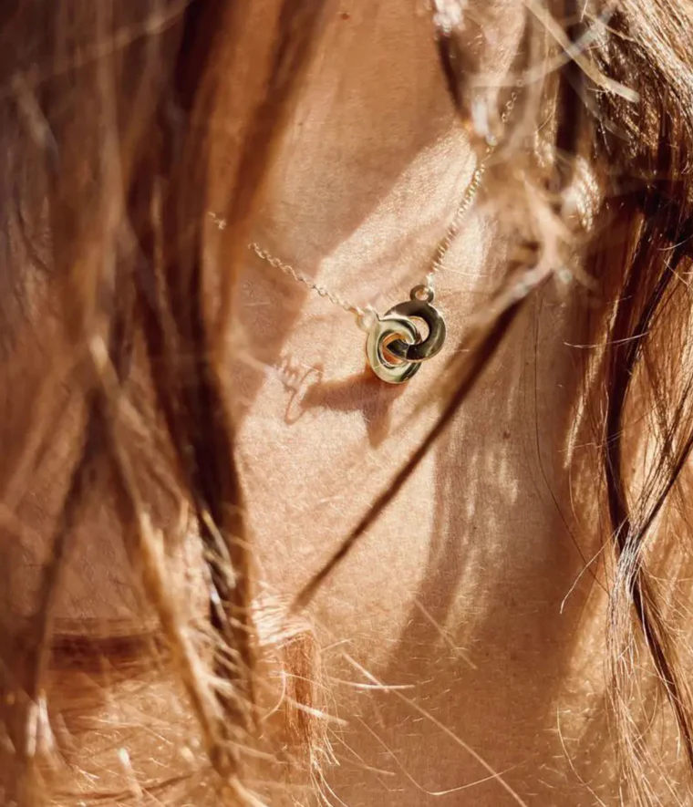 Bow Necklace
