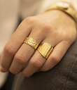 bague-pompei-acier-dore-portee_760x885_crop_center.jpg.webp